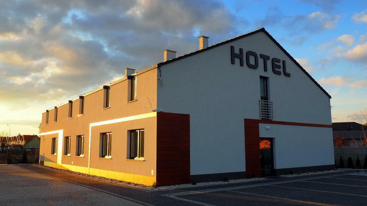 Hotel Sjesta Nowa Sol Exterior foto